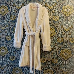 la Vie en Rose knee-length House Coat